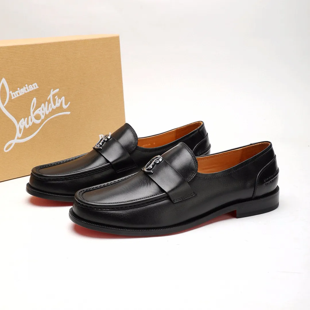 Batch 1,080 yuan 💰••New real shots••CL～High-end men’s 👔casual•loafers with red soles! ••🆑Genuine and top-quality goods from original orders ••✅💯 Purchase goods from top-quality original orders! Original imported patterned cowhide ➕Imported cowhide lining ➕Cowhide feet ➕Original leather outsole~🉑️Feel free to compare the authentic ones! Size: 38-44 (45.46.47 can be customized)